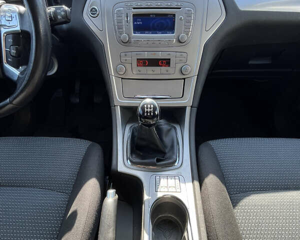 Серый Форд Мондео, объемом двигателя 2 л и пробегом 340 тыс. км за 5799 $, фото 13 на Automoto.ua