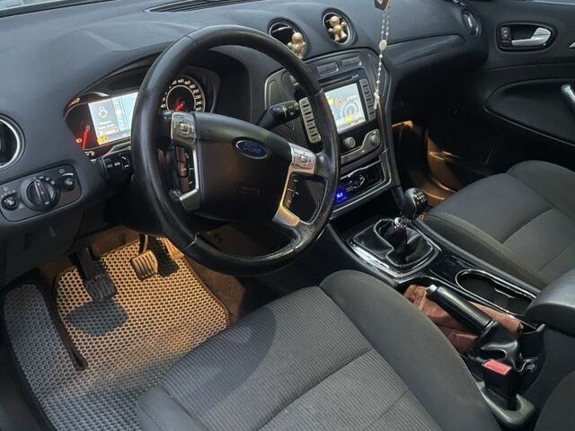 Сірий Форд Мондео, об'ємом двигуна 2 л та пробігом 270 тис. км за 6400 $, фото 19 на Automoto.ua