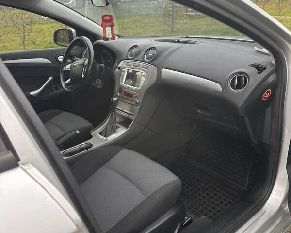 Серый Форд Мондео, объемом двигателя 2 л и пробегом 240 тыс. км за 6600 $, фото 26 на Automoto.ua