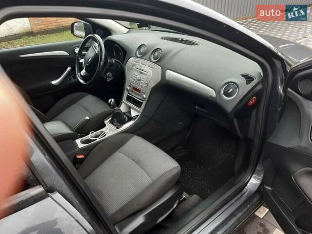 Серый Форд Мондео, объемом двигателя 1.8 л и пробегом 280 тыс. км за 6700 $, фото 9 на Automoto.ua