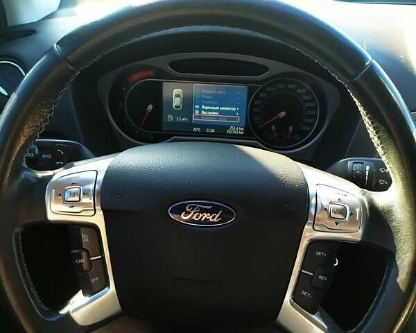 Серый Форд Мондео, объемом двигателя 2 л и пробегом 253 тыс. км за 8500 $, фото 9 на Automoto.ua