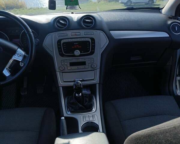 Сірий Форд Мондео, об'ємом двигуна 2 л та пробігом 347 тис. км за 6800 $, фото 10 на Automoto.ua