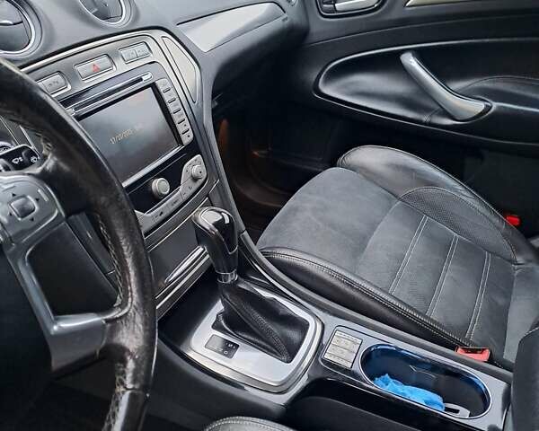 Сірий Форд Мондео, об'ємом двигуна 2 л та пробігом 260 тис. км за 6300 $, фото 11 на Automoto.ua