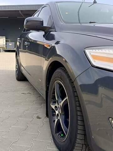 Сірий Форд Мондео, об'ємом двигуна 2 л та пробігом 237 тис. км за 5650 $, фото 4 на Automoto.ua