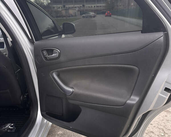 Серый Форд Мондео, объемом двигателя 2 л и пробегом 240 тыс. км за 6600 $, фото 28 на Automoto.ua