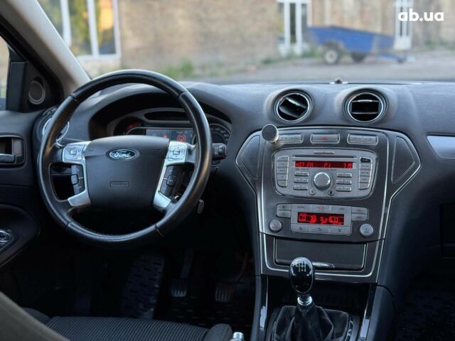 Серый Форд Мондео, объемом двигателя 1.8 л и пробегом 244 тыс. км за 6490 $, фото 32 на Automoto.ua