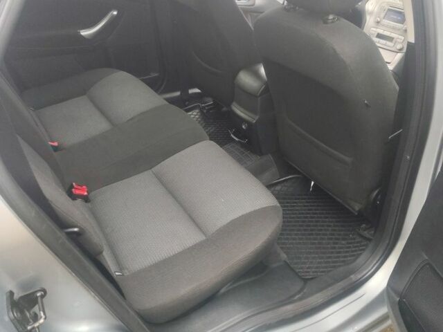 Серый Форд Мондео, объемом двигателя 1.8 л и пробегом 300 тыс. км за 5300 $, фото 7 на Automoto.ua