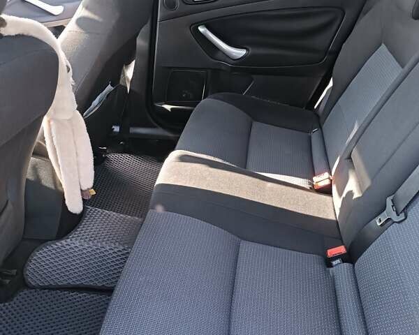 Сірий Форд Мондео, об'ємом двигуна 2 л та пробігом 347 тис. км за 6800 $, фото 7 на Automoto.ua