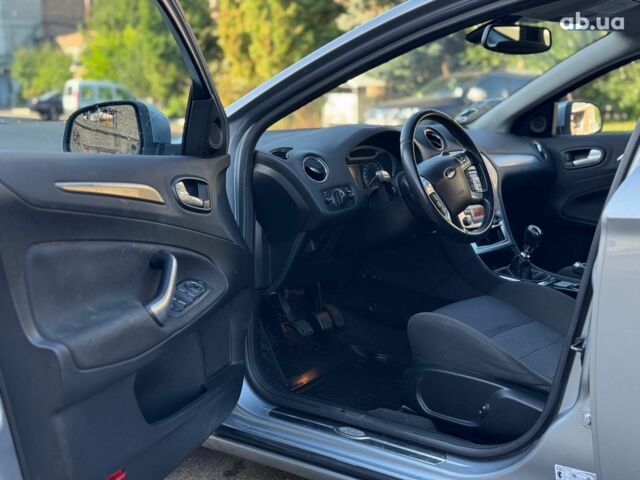 Серый Форд Мондео, объемом двигателя 1.8 л и пробегом 244 тыс. км за 6490 $, фото 15 на Automoto.ua