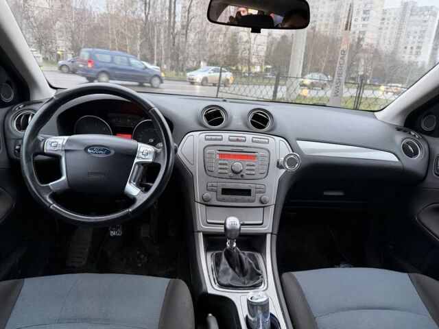 Сірий Форд Мондео, об'ємом двигуна 1.8 л та пробігом 300 тис. км за 2800 $, фото 10 на Automoto.ua