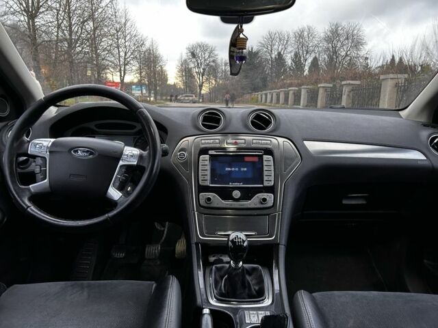 Серый Форд Мондео, объемом двигателя 2 л и пробегом 282 тыс. км за 3999 $, фото 9 на Automoto.ua