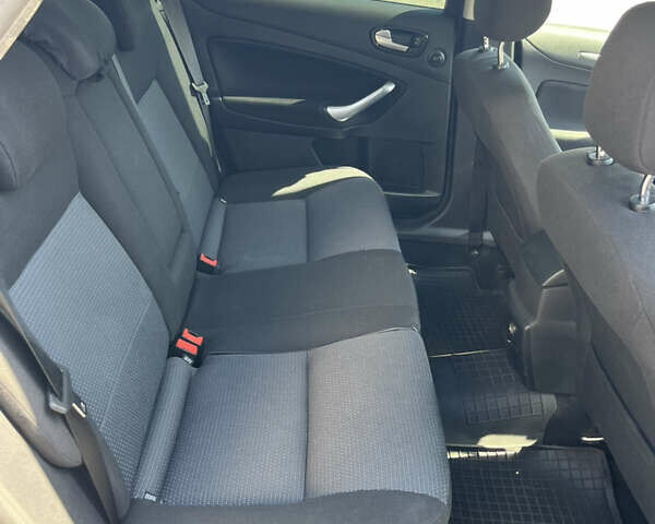 Серый Форд Мондео, объемом двигателя 2 л и пробегом 340 тыс. км за 5799 $, фото 12 на Automoto.ua