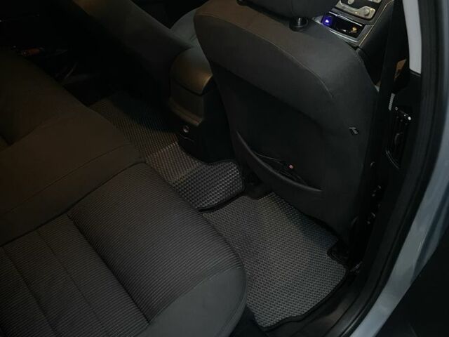 Сірий Форд Мондео, об'ємом двигуна 2 л та пробігом 270 тис. км за 6400 $, фото 22 на Automoto.ua