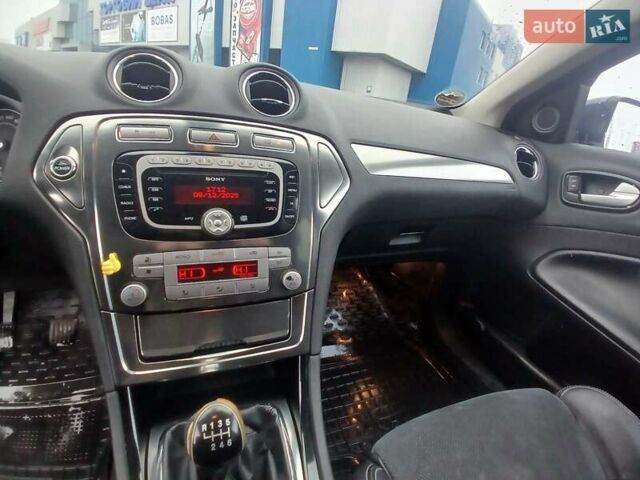 Сірий Форд Мондео, об'ємом двигуна 2 л та пробігом 218 тис. км за 4650 $, фото 9 на Automoto.ua