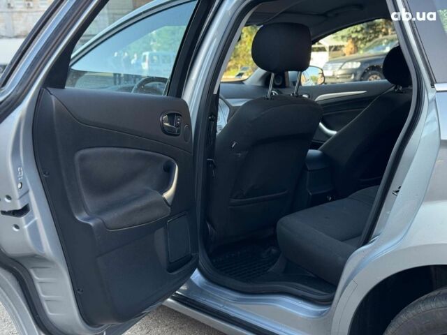 Серый Форд Мондео, объемом двигателя 1.8 л и пробегом 244 тыс. км за 6490 $, фото 29 на Automoto.ua