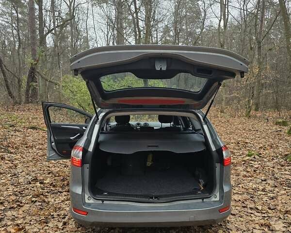 Серый Форд Мондео, объемом двигателя 2 л и пробегом 270 тыс. км за 7500 $, фото 18 на Automoto.ua