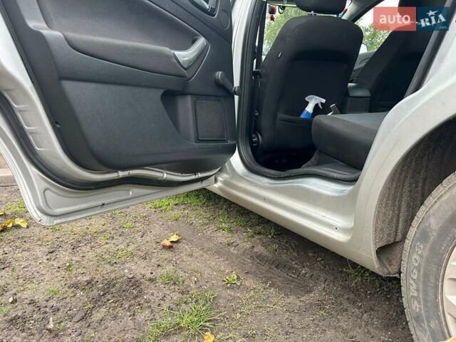 Серый Форд Мондео, объемом двигателя 2 л и пробегом 215 тыс. км за 6500 $, фото 4 на Automoto.ua