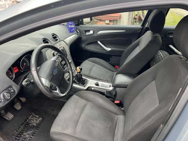 Серый Форд Мондео, объемом двигателя 2 л и пробегом 300 тыс. км за 2950 $, фото 6 на Automoto.ua