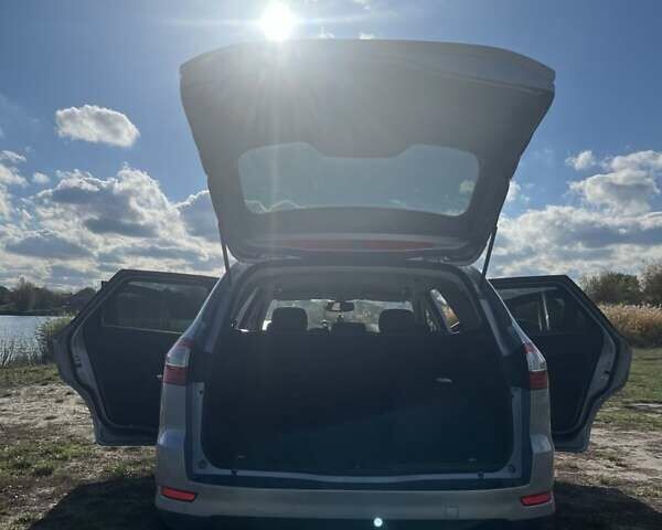 Сірий Форд Мондео, об'ємом двигуна 2 л та пробігом 347 тис. км за 6800 $, фото 12 на Automoto.ua