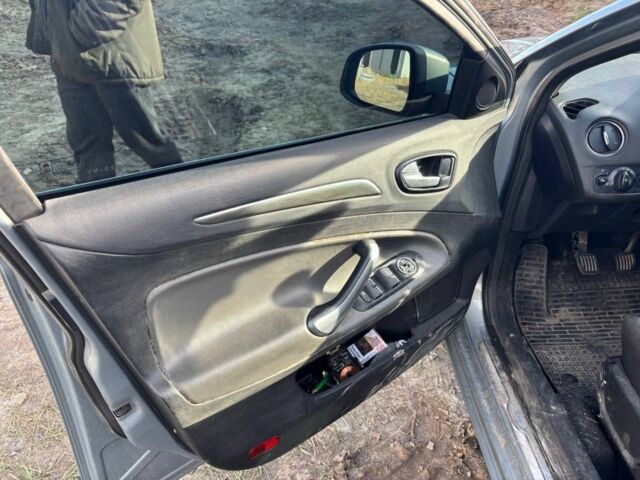 Серый Форд Мондео, объемом двигателя 1.8 л и пробегом 245 тыс. км за 6000 $, фото 7 на Automoto.ua