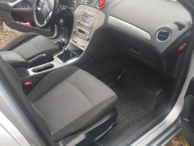 Серый Форд Мондео, объемом двигателя 1.8 л и пробегом 300 тыс. км за 5300 $, фото 6 на Automoto.ua