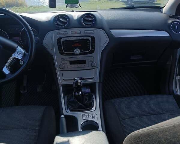 Сірий Форд Мондео, об'ємом двигуна 2 л та пробігом 347 тис. км за 6800 $, фото 9 на Automoto.ua