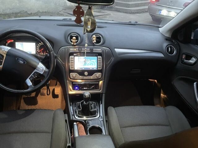 Сірий Форд Мондео, об'ємом двигуна 2 л та пробігом 270 тис. км за 6400 $, фото 17 на Automoto.ua