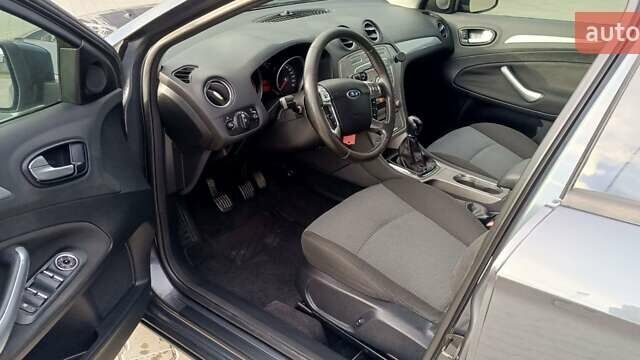 Сірий Форд Мондео, об'ємом двигуна 2 л та пробігом 237 тис. км за 5650 $, фото 13 на Automoto.ua