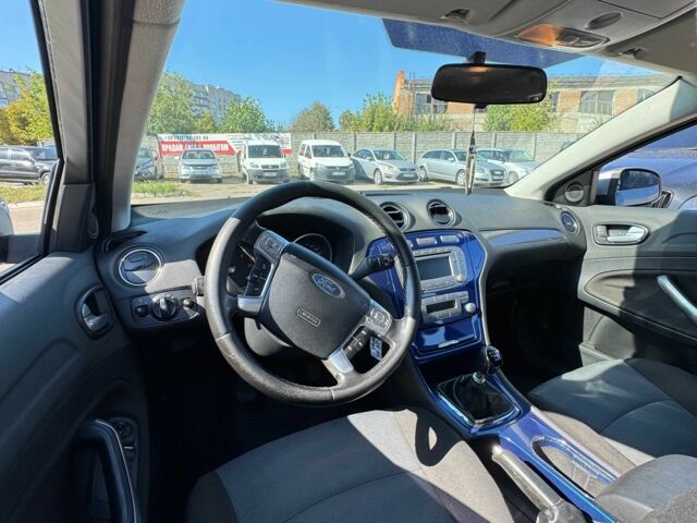 Серый Форд Мондео, объемом двигателя 2 л и пробегом 248 тыс. км за 5850 $, фото 7 на Automoto.ua