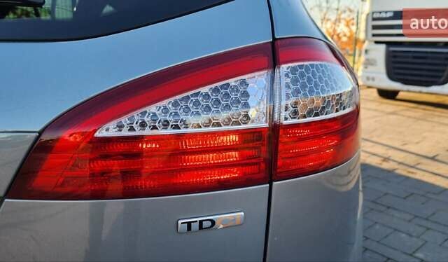 Серый Форд Мондео, объемом двигателя 2 л и пробегом 303 тыс. км за 7499 $, фото 12 на Automoto.ua