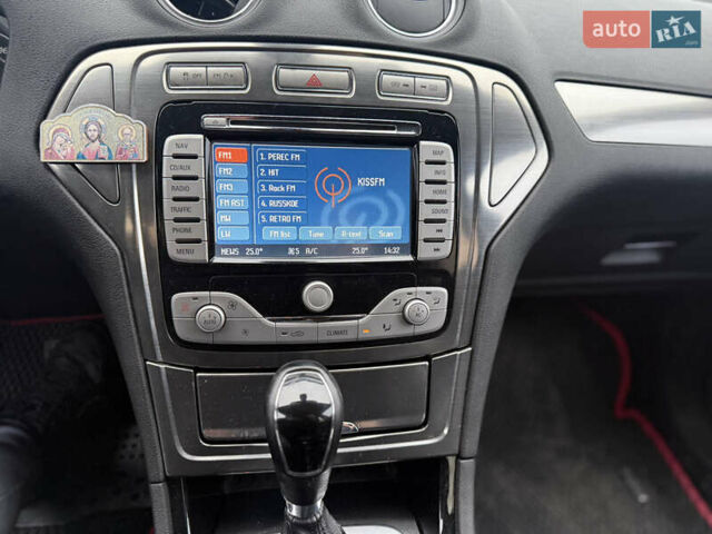 Сірий Форд Мондео, об'ємом двигуна 2.5 л та пробігом 245 тис. км за 6500 $, фото 10 на Automoto.ua