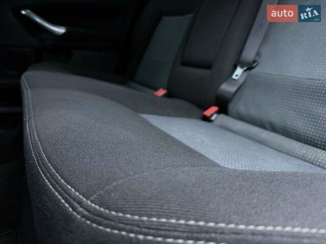 Серый Форд Мондео, объемом двигателя 2 л и пробегом 280 тыс. км за 5450 $, фото 38 на Automoto.ua