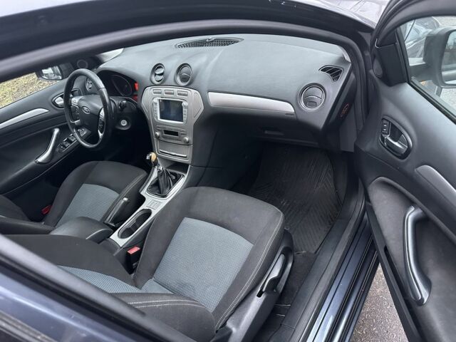 Серый Форд Мондео, объемом двигателя 2 л и пробегом 316 тыс. км за 5000 $, фото 2 на Automoto.ua