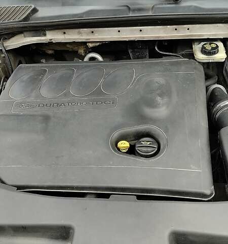 Сірий Форд Мондео, об'ємом двигуна 2 л та пробігом 291 тис. км за 7200 $, фото 34 на Automoto.ua