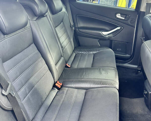 Серый Форд Мондео, объемом двигателя 1.6 л и пробегом 210 тыс. км за 6500 $, фото 12 на Automoto.ua