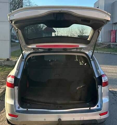 Серый Форд Мондео, объемом двигателя 2 л и пробегом 253 тыс. км за 6500 $, фото 4 на Automoto.ua