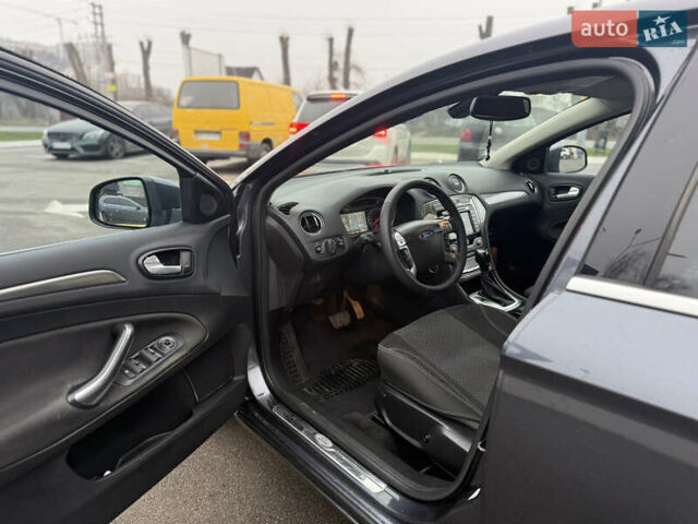 Сірий Форд Мондео, об'ємом двигуна 2.5 л та пробігом 245 тис. км за 6500 $, фото 8 на Automoto.ua