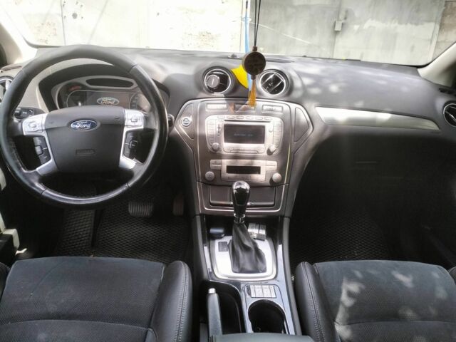 Серый Форд Мондео, объемом двигателя 2 л и пробегом 2 тыс. км за 5500 $, фото 4 на Automoto.ua