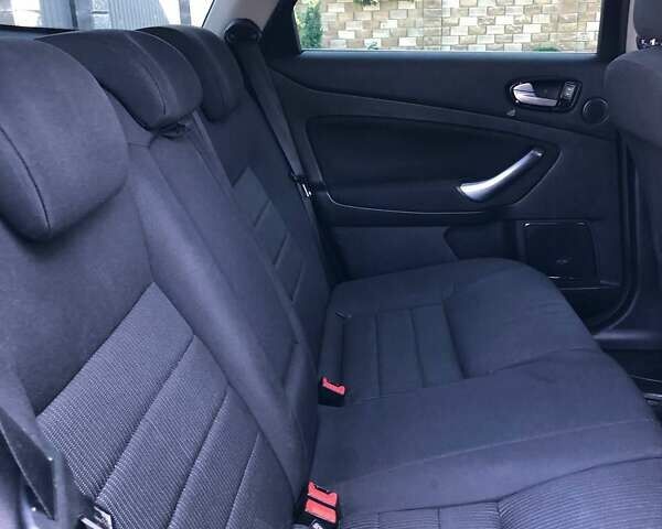 Серый Форд Мондео, объемом двигателя 2 л и пробегом 204 тыс. км за 7500 $, фото 1 на Automoto.ua