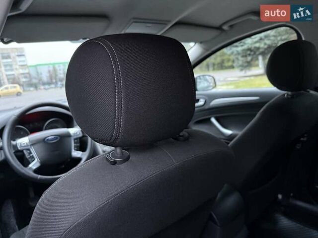 Серый Форд Мондео, объемом двигателя 2 л и пробегом 280 тыс. км за 5450 $, фото 40 на Automoto.ua