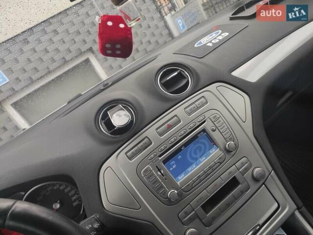 Серый Форд Мондео, объемом двигателя 1.8 л и пробегом 294 тыс. км за 7800 $, фото 2 на Automoto.ua