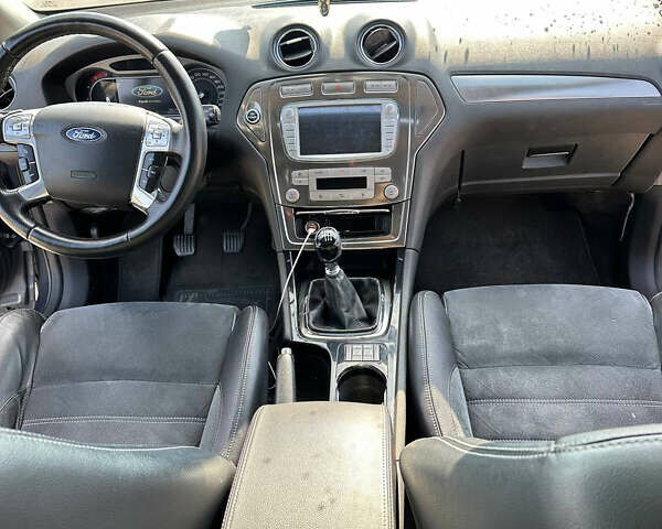 Серый Форд Мондео, объемом двигателя 2.2 л и пробегом 355 тыс. км за 6100 $, фото 3 на Automoto.ua