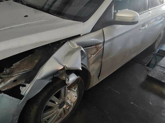 Сірий Форд Мондео, об'ємом двигуна 1.8 л та пробігом 400 тис. км за 2900 $, фото 2 на Automoto.ua