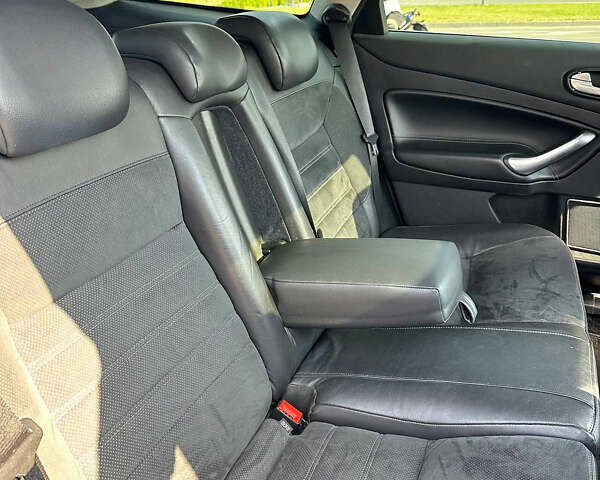 Серый Форд Мондео, объемом двигателя 2.2 л и пробегом 355 тыс. км за 6100 $, фото 4 на Automoto.ua