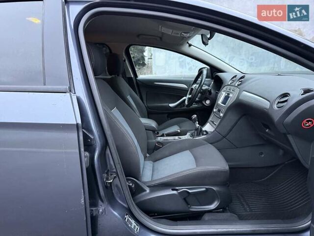 Серый Форд Мондео, объемом двигателя 2 л и пробегом 280 тыс. км за 5450 $, фото 24 на Automoto.ua
