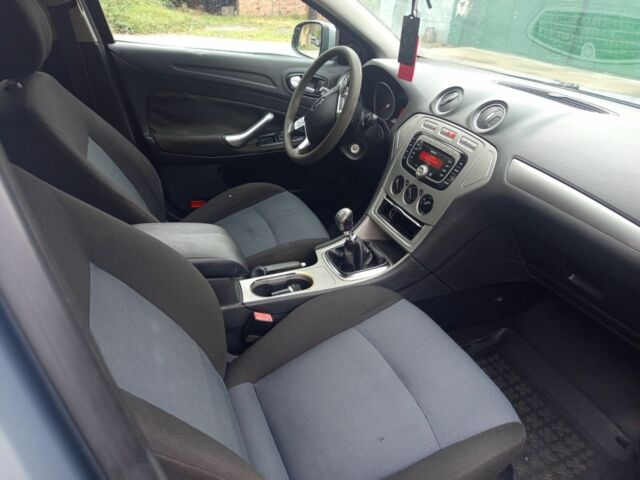 Серый Форд Мондео, объемом двигателя 2 л и пробегом 380 тыс. км за 2550 $, фото 4 на Automoto.ua