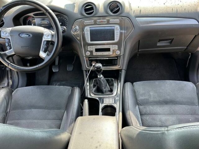 Серый Форд Мондео, объемом двигателя 2.2 л и пробегом 305 тыс. км за 5000 $, фото 1 на Automoto.ua