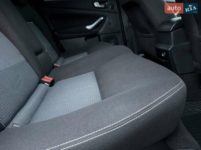 Серый Форд Мондео, объемом двигателя 2 л и пробегом 280 тыс. км за 5450 $, фото 33 на Automoto.ua