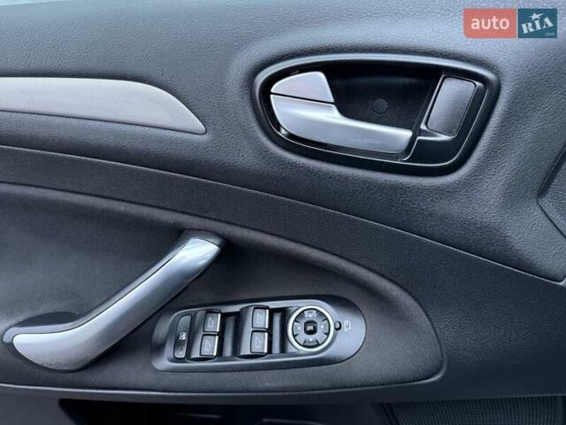 Серый Форд Мондео, объемом двигателя 2 л и пробегом 280 тыс. км за 5450 $, фото 49 на Automoto.ua