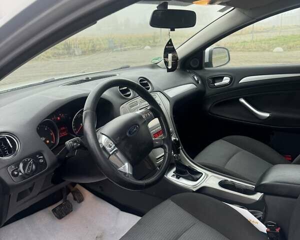 Серый Форд Мондео, объемом двигателя 2 л и пробегом 330 тыс. км за 5800 $, фото 16 на Automoto.ua